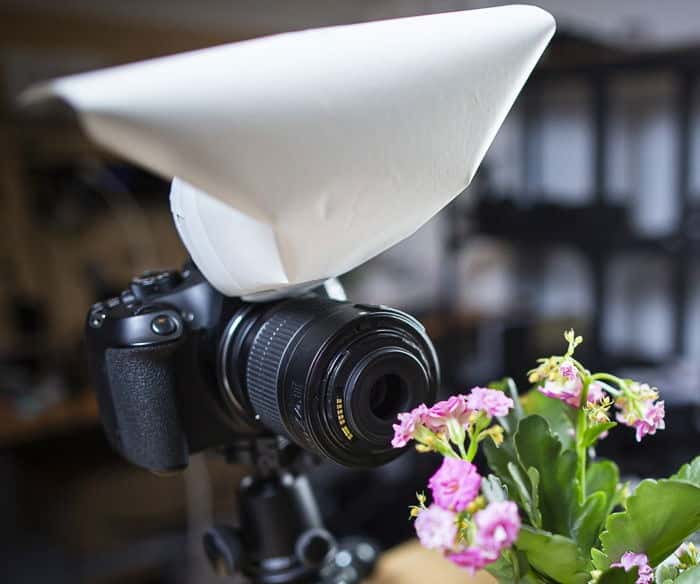 Bộ khuếch tán ánh sáng làm mềm ánh sáng từ đèn flash
