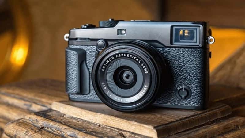 Mirrorless gọn nhẹ, mạnh mẽ, nhưng pin yếu