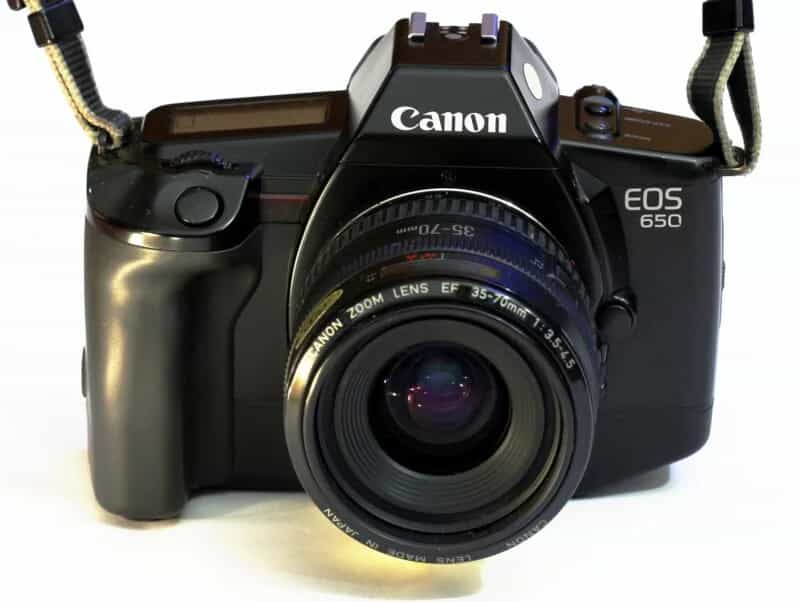 Canon EOS 650 sở hữu AF hoàn toàn bằng điện tử