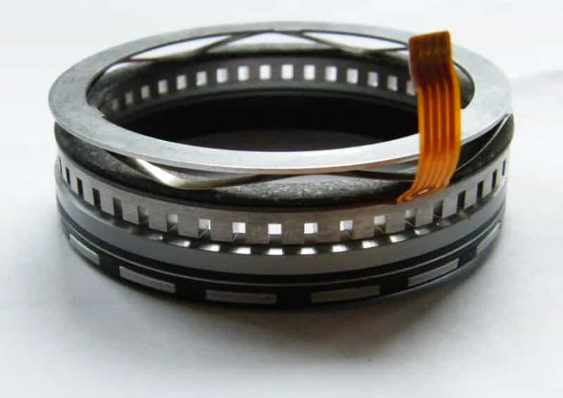 Động cơ siêu âm giúp lens lấy nét nhanh và không gây tiếng ồn