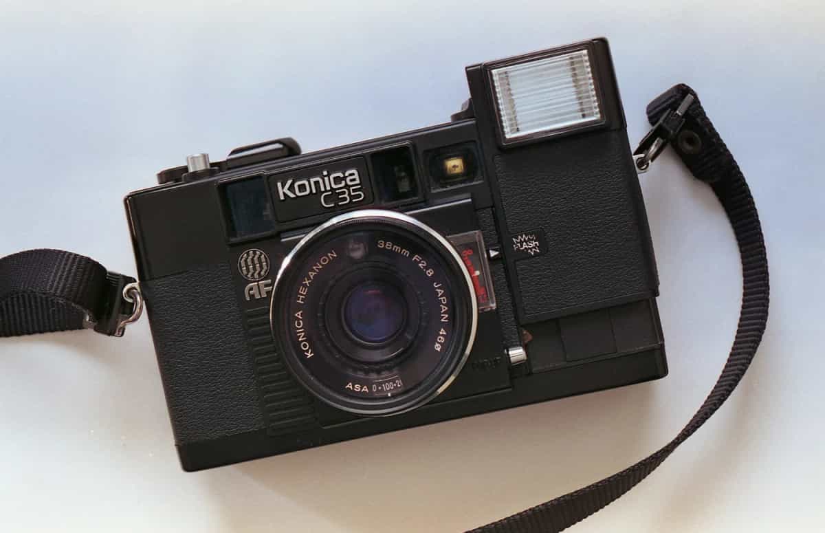 Konica C35 AF - máy ảnh autofocus thương mại thành công đầu tiên trên thế giới