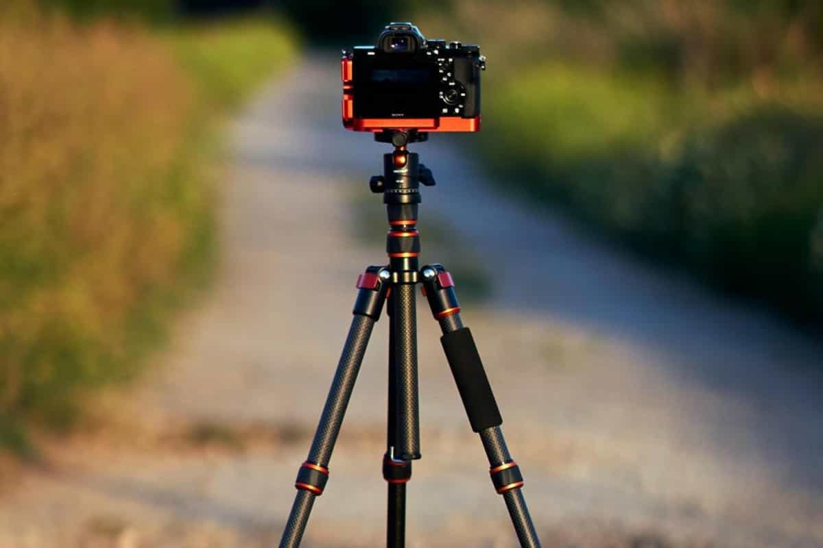 Nên dùng Tripod hay Monopod phụ thuộc vào nhu cầu sử dụng