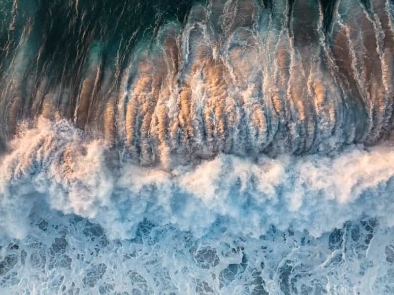 Chiều cao trung bình những cơn sóng ở Banzai Pipeline có thể lên đến 9 feet