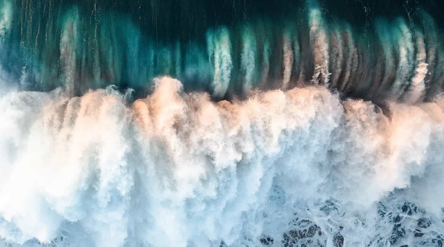 Những Con Sóng Ở Hawaii Sẽ Trông Như Thế Nào Khi Nhìn Từ Trên Cao Xuống?