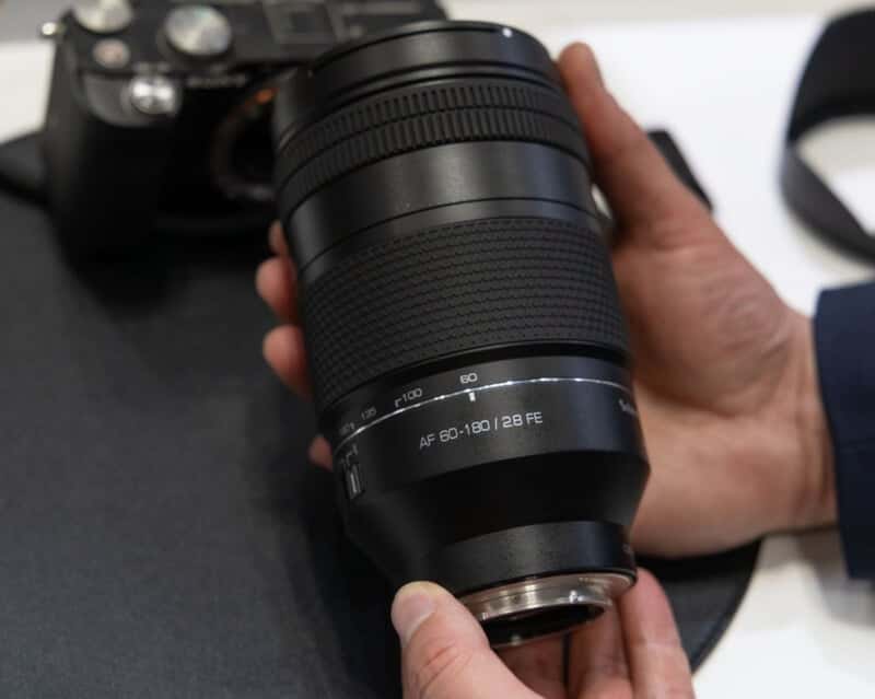 Ống kính AF 60-180mm f/2.8 telephoto zoom được ra mắt