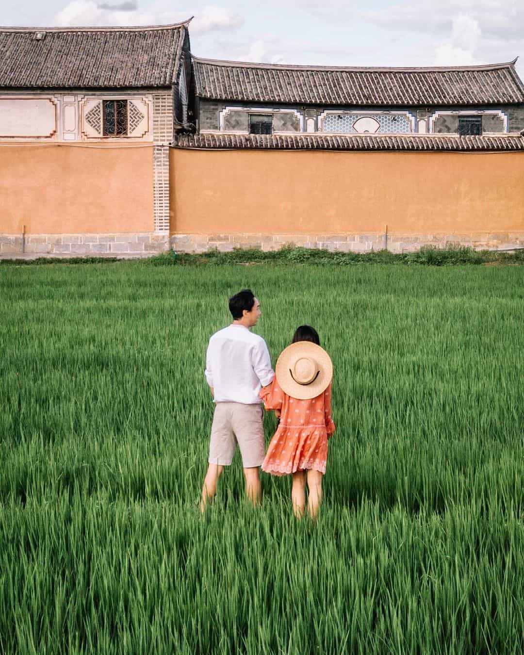 Lựa chọn màu sắc nổi bật so với nền bối cảnh