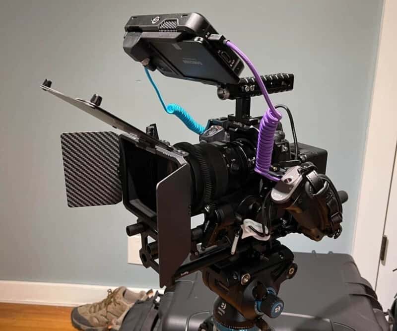 Ống kính Cine được thiết kế ngàm chắc chắn, chịu được trọng lực lớn