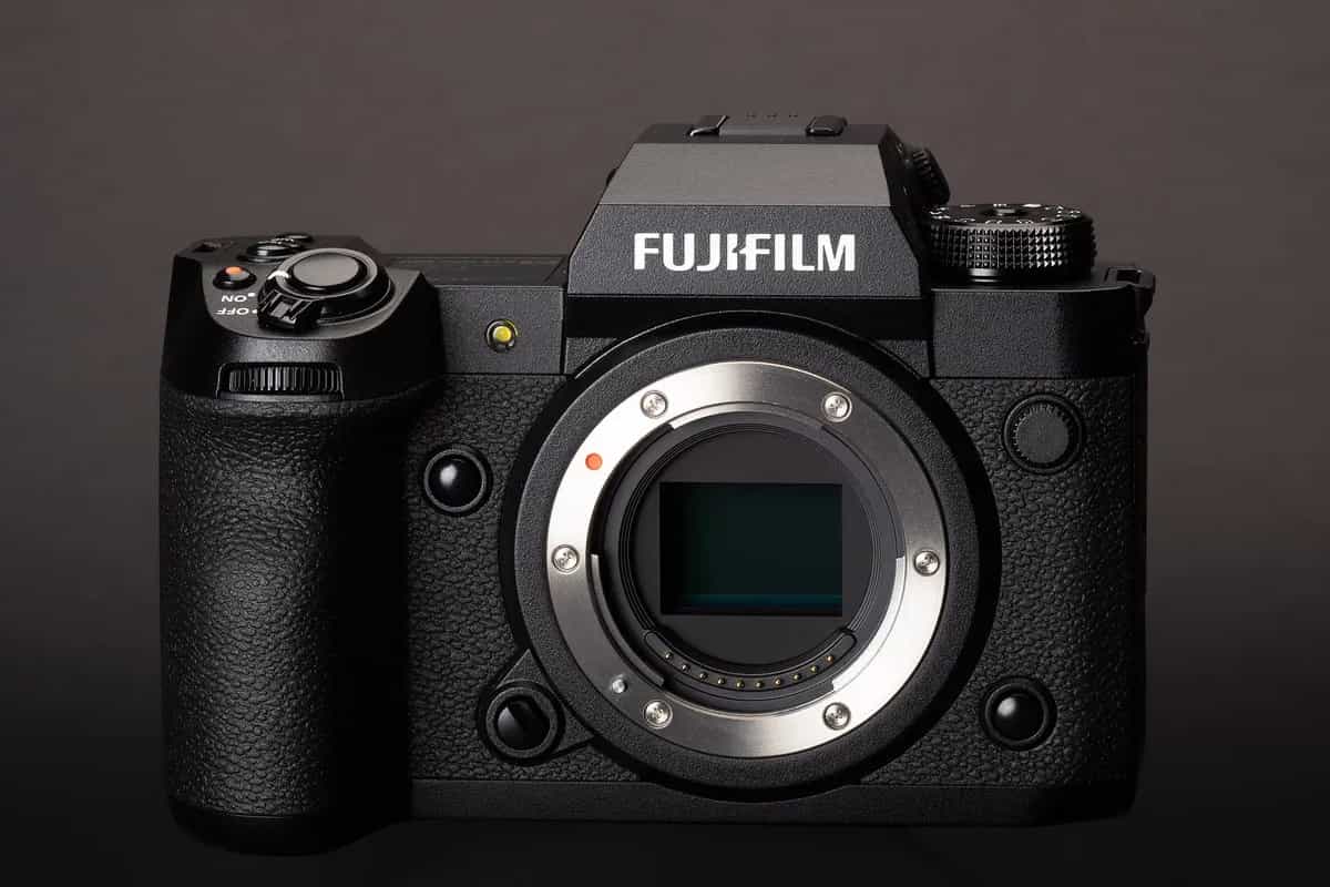 Fujifilm cũng đã phát hành một bản cập nhật chương trình firmware cho máy ảnh không gương lật X-H2 APS-C