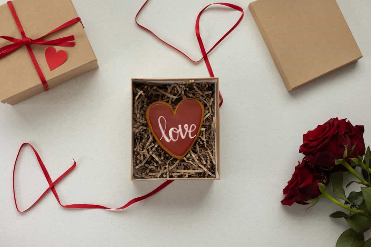 14/2 ai tặng quà valentine