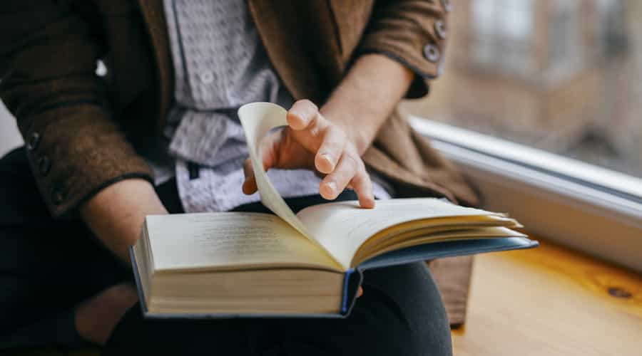 Sách là món quà tri thức dành tặng nửa kia của mình đấy