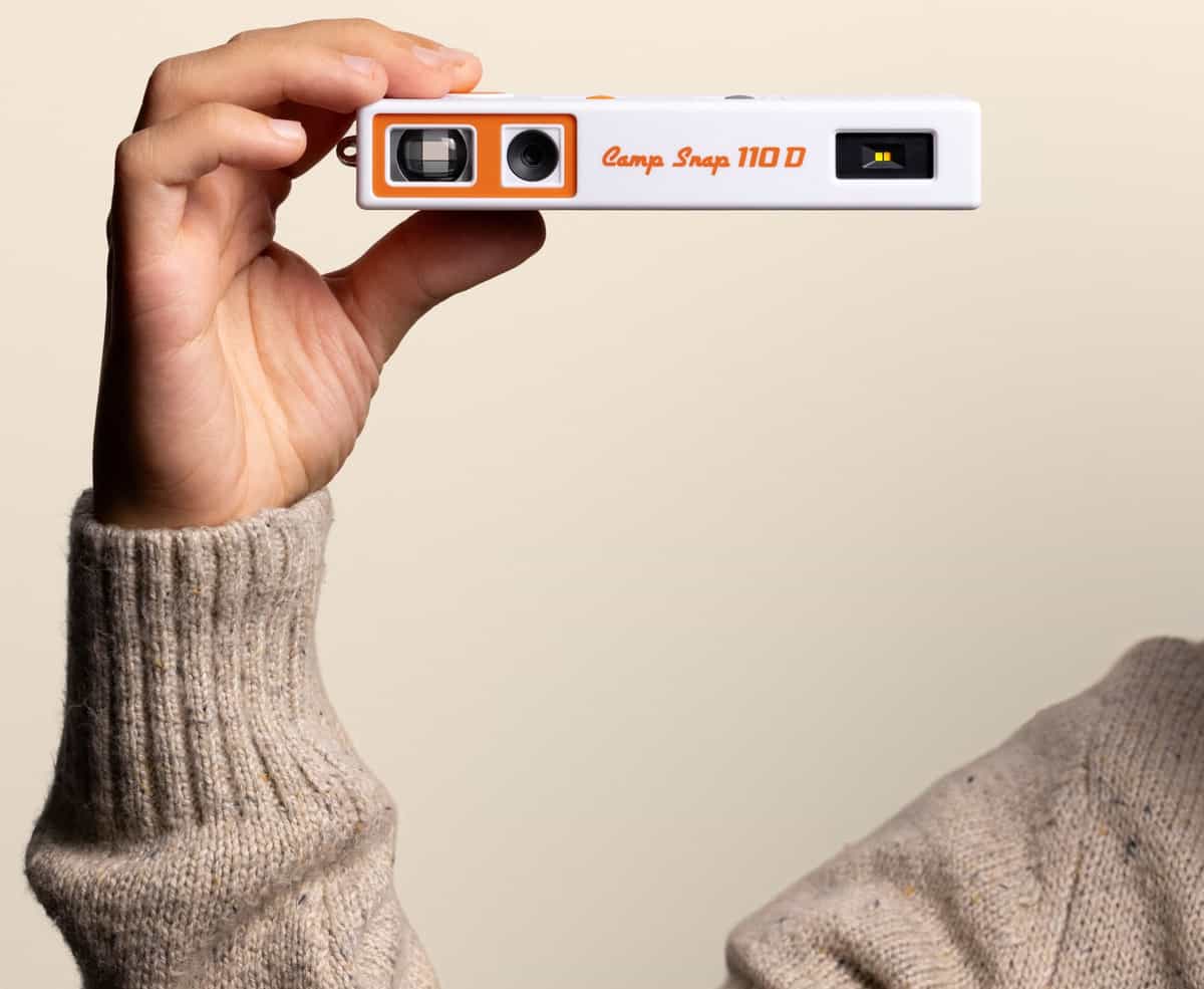 Cảm biến Sony 8MP và ống kính góc rộng 26mm