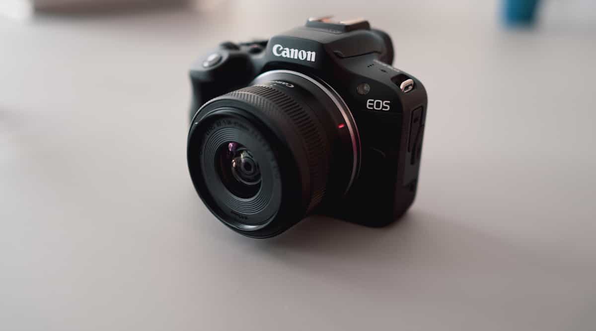 Ra mắt Canon EOS R100 - Chiếc Mirrorless dành cho "người mới"