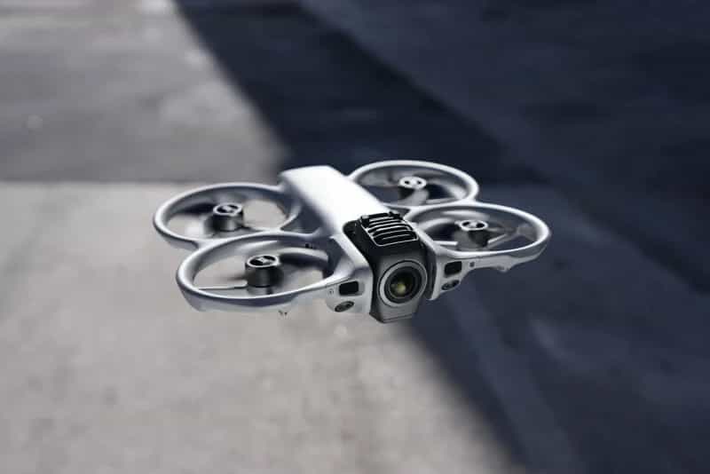 DJI hỗ trợ sẵn 1 thấu kính có thể thay thế