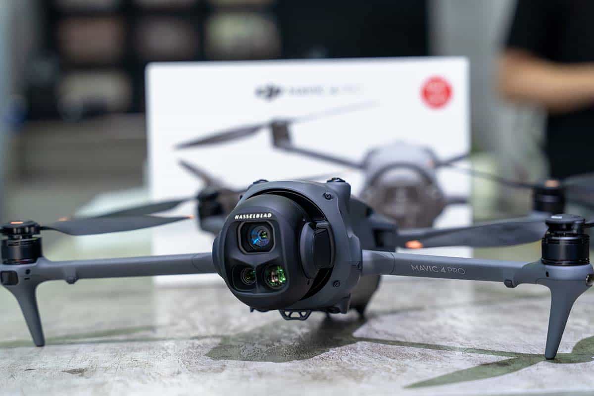 Mavic 4 Pro trang bị ba camera mạnh mẽ