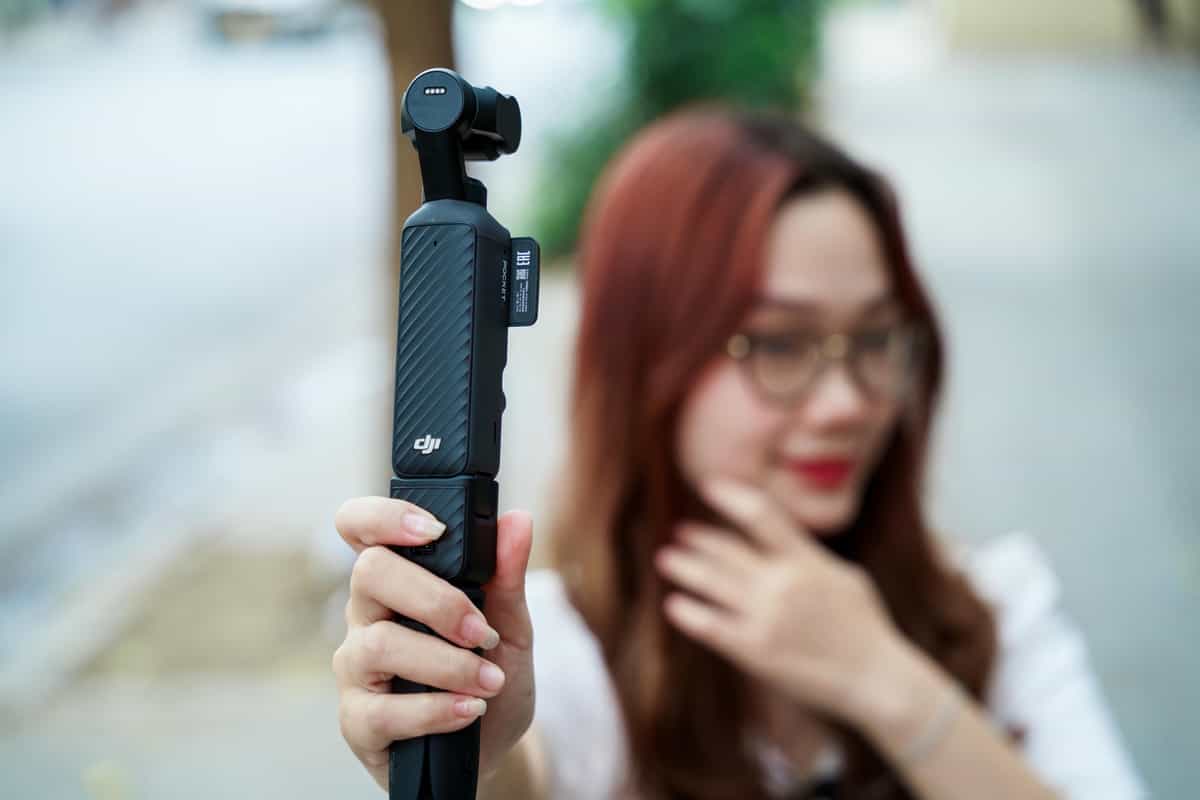 Tính năng ổn định hình ảnh, tracking, điều khiển bằng cử chỉ