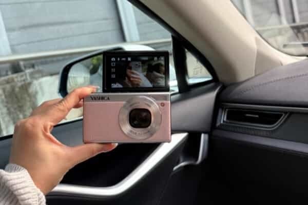 Màn hình LCD có thể lật 180 độ
