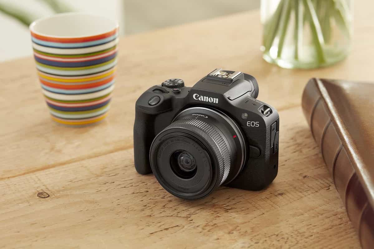 Ống kính RF 28mm f/2.8 STM của Canon được xây dựng từ 8 thấu kính được chia thành 6 nhóm