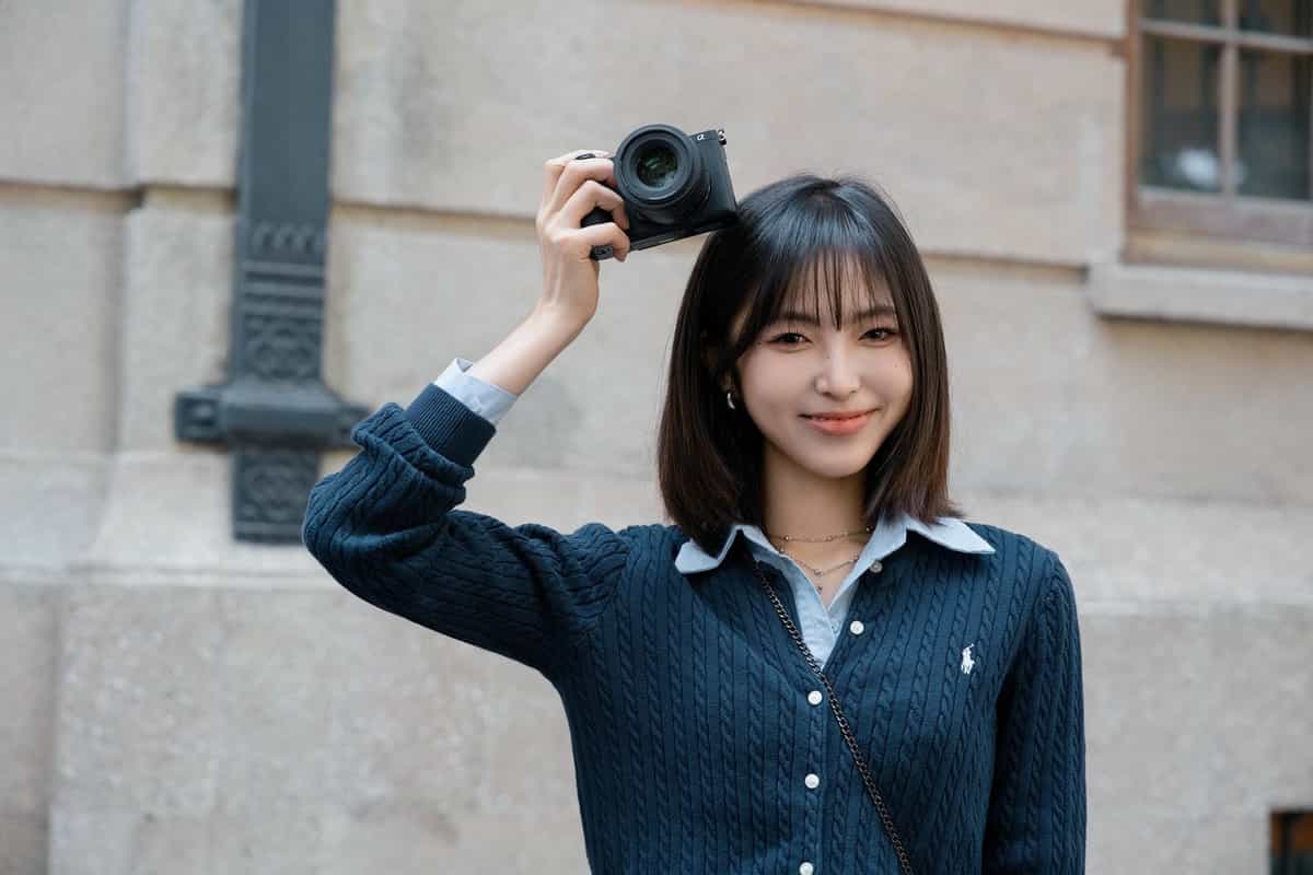 Khoảng cách lấy nét tối thiểu là 0.55m