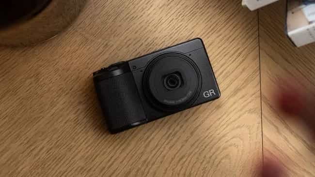 Cảm biến APS-C 25,7MP mới và GR ENGINE 7