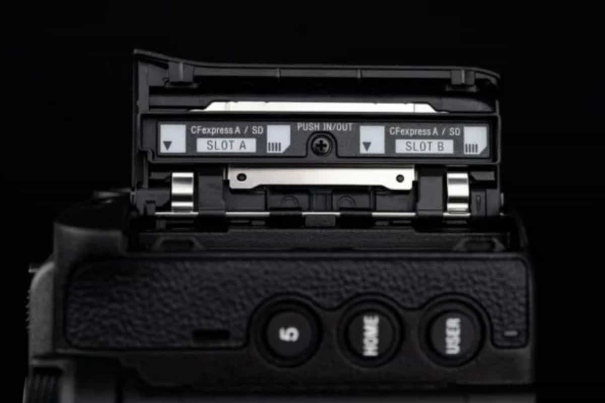 Sony FX5 được trang bị hệ thống kết nối và lưu trữ đầy đủ
