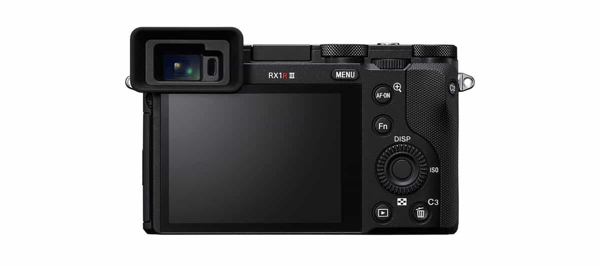 Mặt trước máy ảnh Sony RX1R III