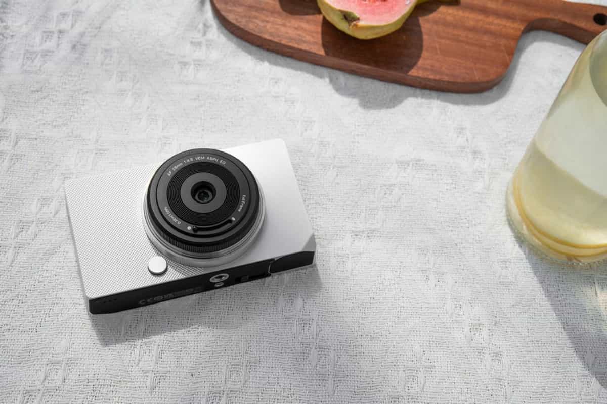 AF 28mm F4.5 Chip sở hữu cấu trúc quang học gồm 6 thấu kính