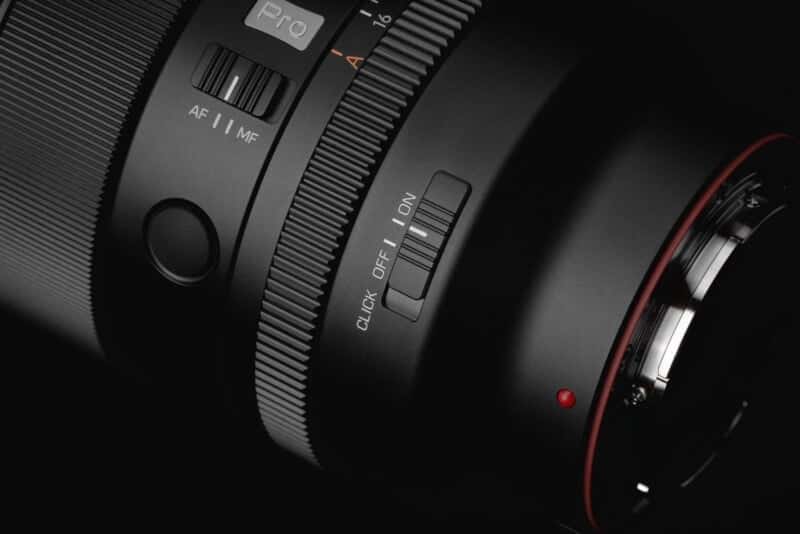 Viltrox AF 50mm f/1.4 Pro được trang bị vòng khẩu độ cùng các nút bấm, giúp vận hành dễ dàng hơn
