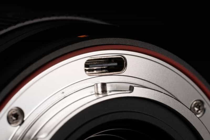 Bản 55mm cho ngàm Sony E có trọng lượng 370g