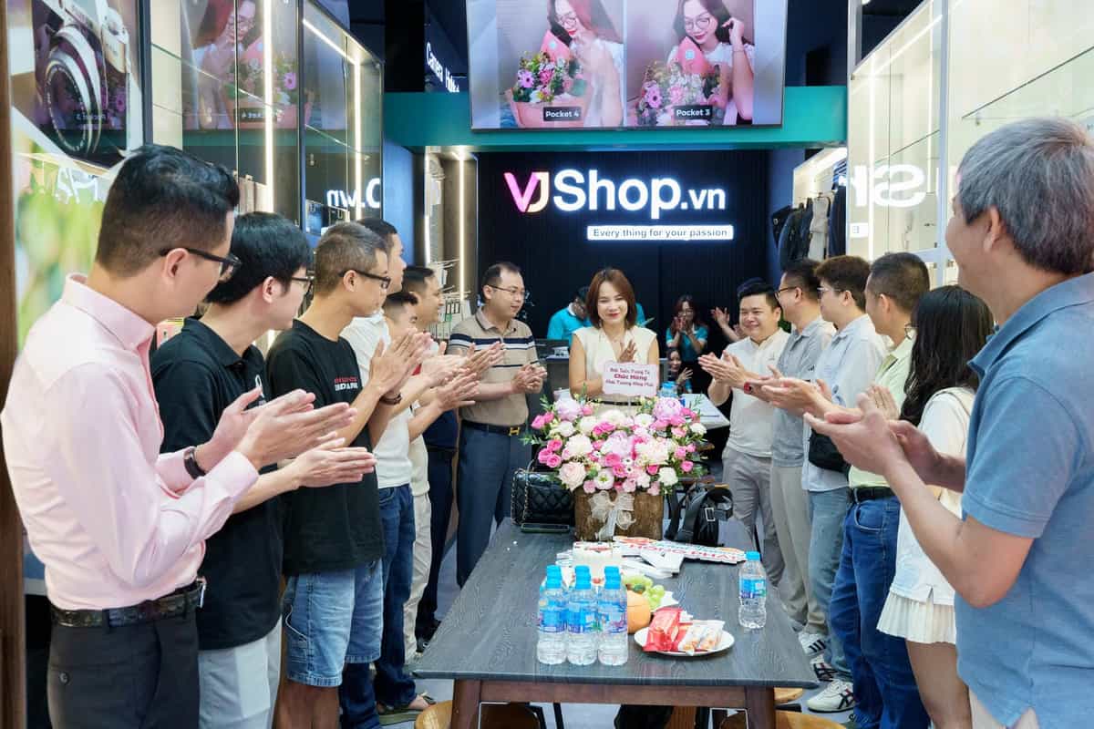 Khai trương VJShop chi nhánh Nguyễn Trãi