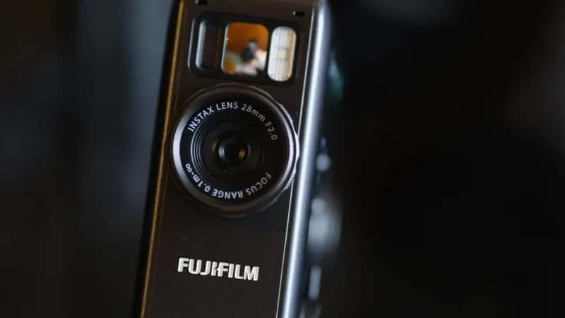 Review Fujifilm Instax Mini Evo Cinema zoom và giới hạn quay