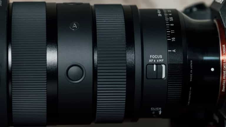 Có hiện tượng focus breathing nhẹ ở 28mm