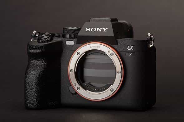 Màn trập của Sony A7 IV sẽ tự động đóng khi máy tắt