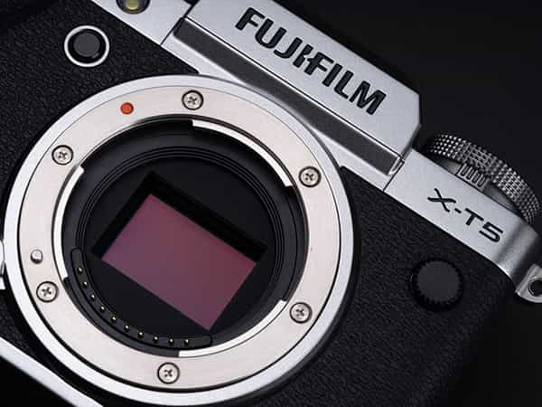 fujifilm X-T5 có tốc độ chụp liên tục lại thấp hơn x-t4