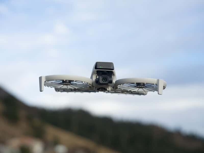 DJI Flip được trang bị cả cảm biến hồng ngoại phía trước và dưới drone