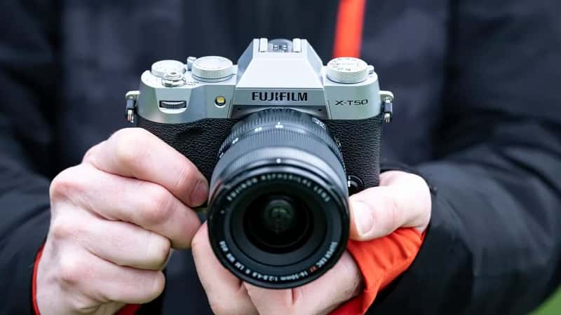 Qua bài so sánh Fujifilm X-T50 vs Fujifilm X-T30 II trên, có thấy thấy rằng X-T50 là một chiếc máy ảnh mirrorless tốt hơn X-T30 II
