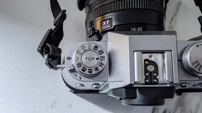 X-T50 cung cấp 20 Film Simulation, 11 trong số đó có thể được truy cập thông qua vòng xoay Film Simulation mới