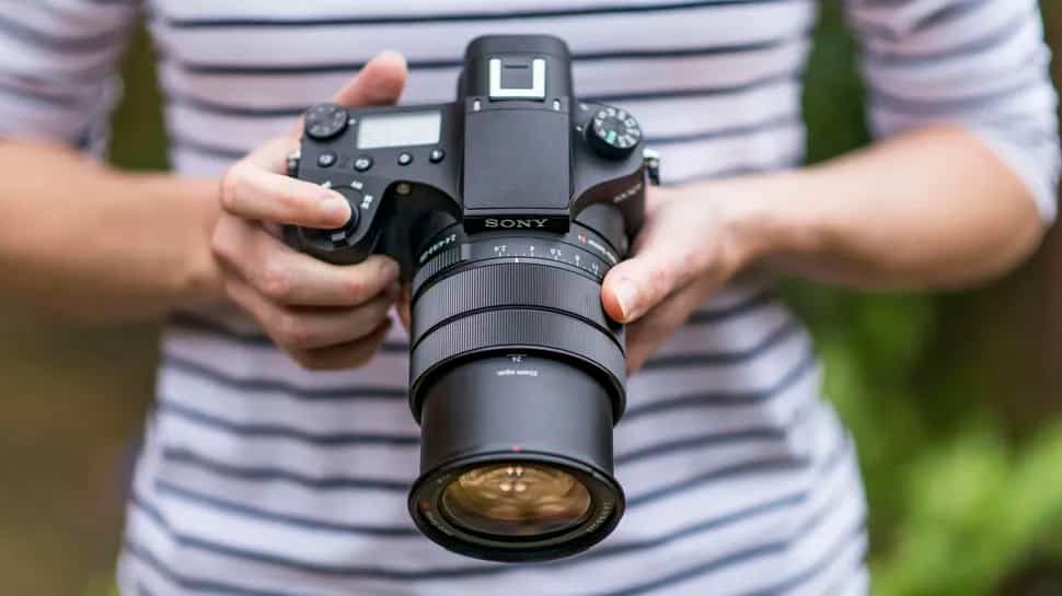 Giữ nguyên ống kính Zeiss 24-600mm