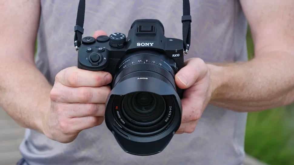 Dải zoom 24-600mm vẫn là điểm mạnh của dòng RX10