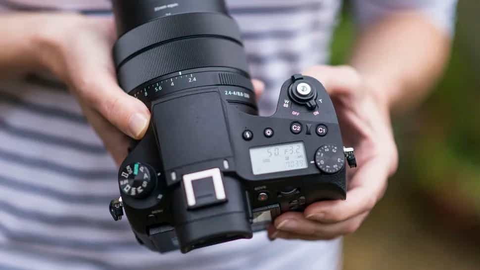 RX10 V thiết kế lại theo phong cách của dòng Alpha