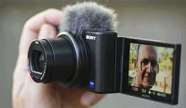 Với 4 phiên bản, Sony đều cung cấp cho máy khả năng quay video chất lượng 4K UHD ở tốc độ tiêu chuẩn 30fps