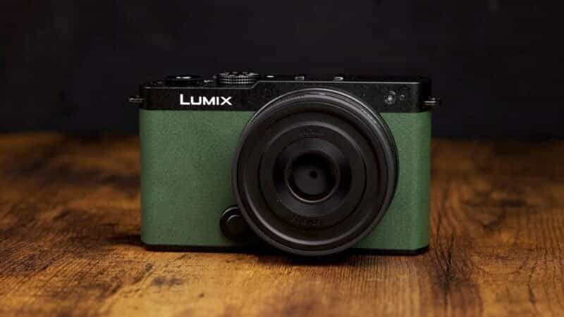 So sánh Sony ZV-E10 II vs Panasonic Lumix S9: Tổng quan về thiết kế: Panasonic S9
