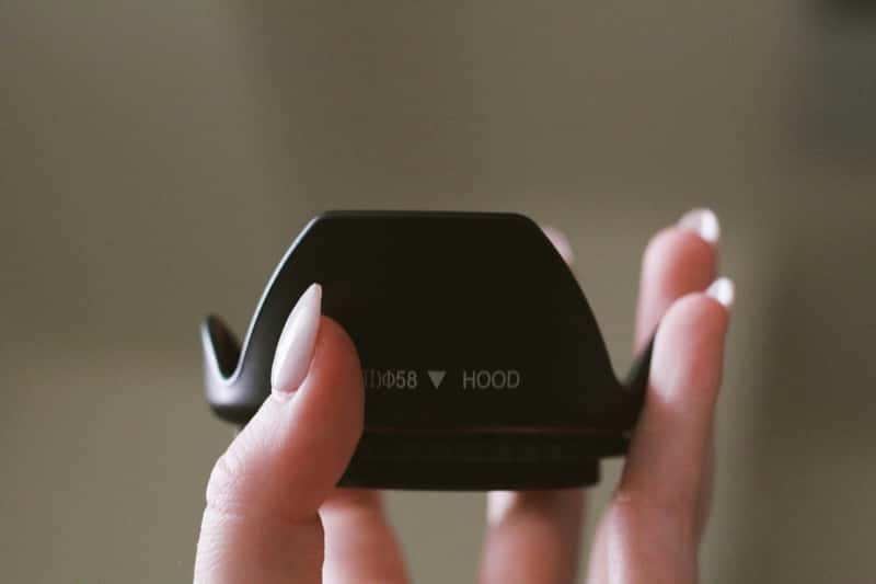 Lens hood là thiết bị chụp ảnh ban đêm cần thiết