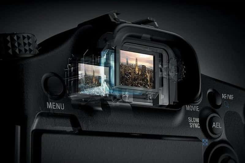 EVF giúp giảm kích thước và không gian buồng tối