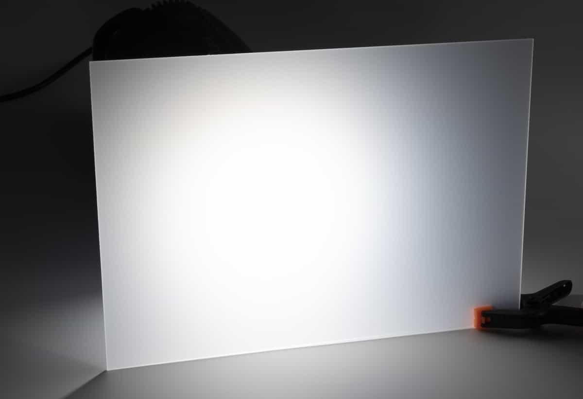 Tấm khuếch tán là những tấm vật liệu mờ