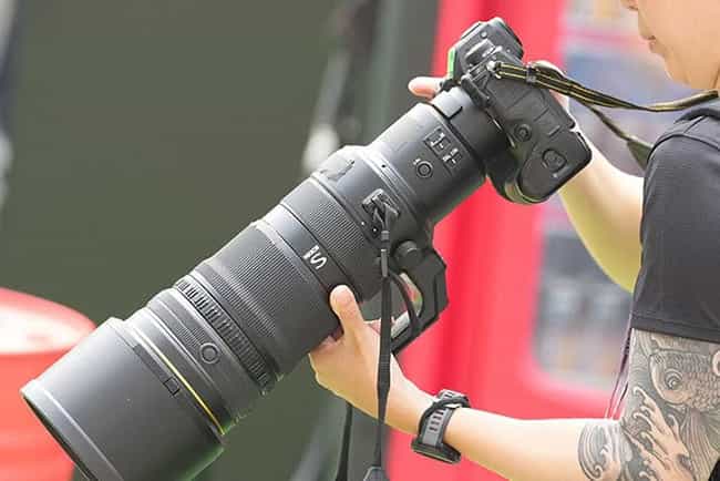 Tích hợp teleconverter 1.4x, mở rộng tiêu cự đến 420mm