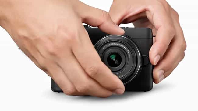 Ngàm ống kính gần như tương đồng với Sony E-mount