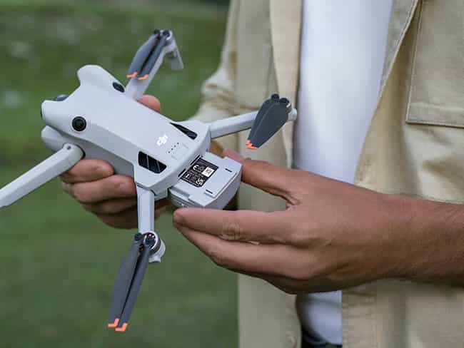 Flycam của DJI tự động gửi dữ liệu tới DJI hoặc Trung Quốc