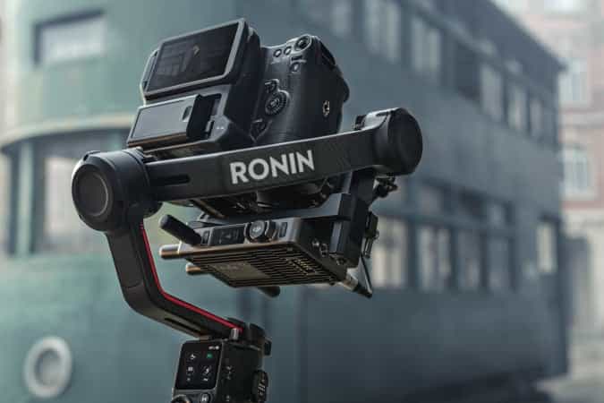 DJI RS 3 gimbal tốt nhất cho máy ảnh dslr và mirrorless