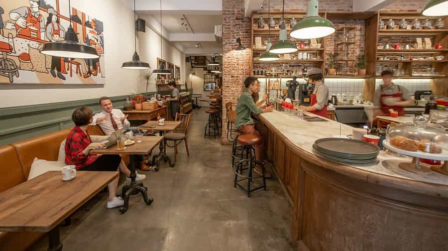 All Day Coffee mang phong cách châu Âu cổ điển