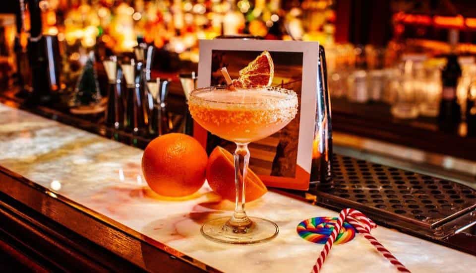 Nightshift cocktail & wine bar có không gian nhạc sống độc đáo